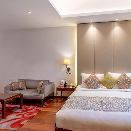Pride Plaza Hotel, Calcutta Extérieur photo A suite at the hotel
