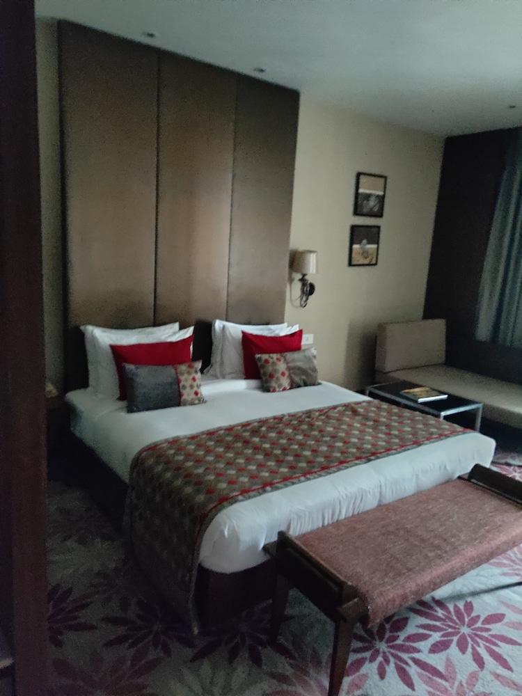 Pride Plaza Hotel, Calcutta Extérieur photo A room at the Taj Bengal