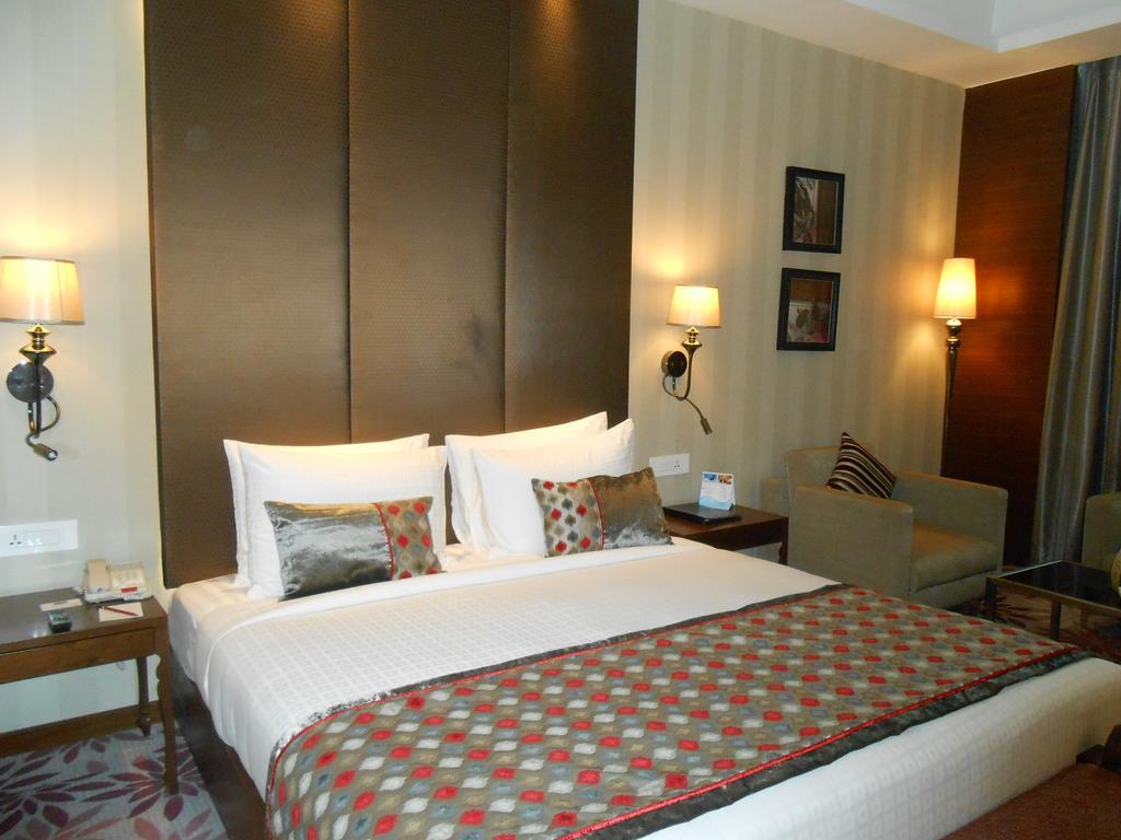 Pride Plaza Hotel, Calcutta Extérieur photo A room at the Taj Bengal