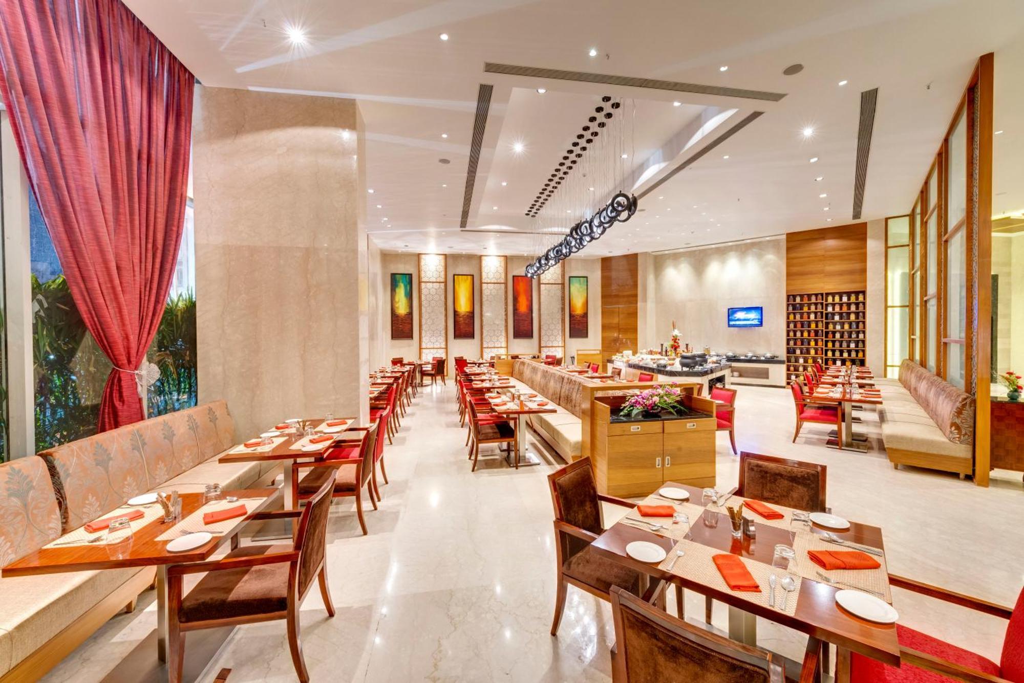 Pride Plaza Hotel, Calcutta Extérieur photo The Park, New Delhi