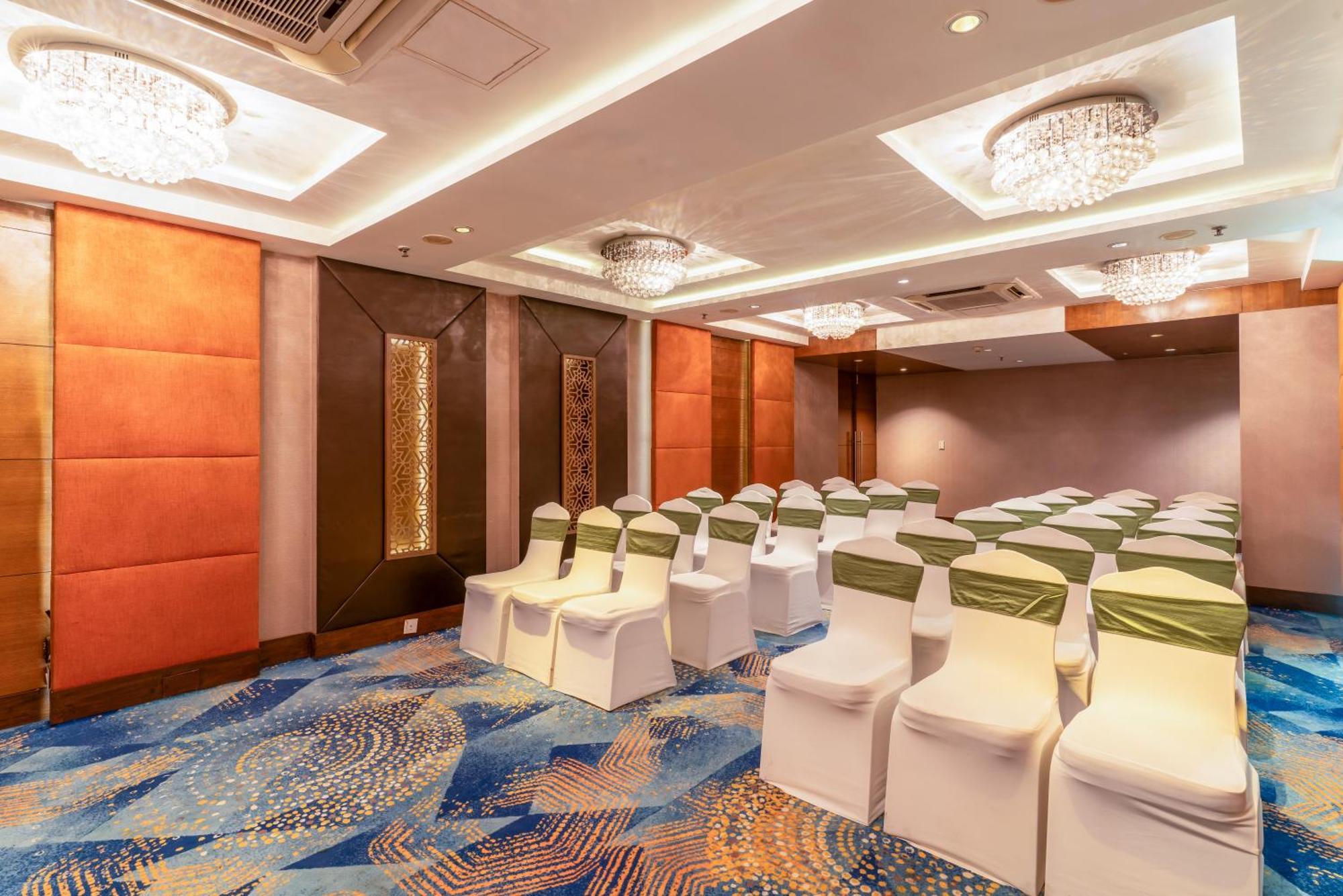 Pride Plaza Hotel, Calcutta Extérieur photo The Royal