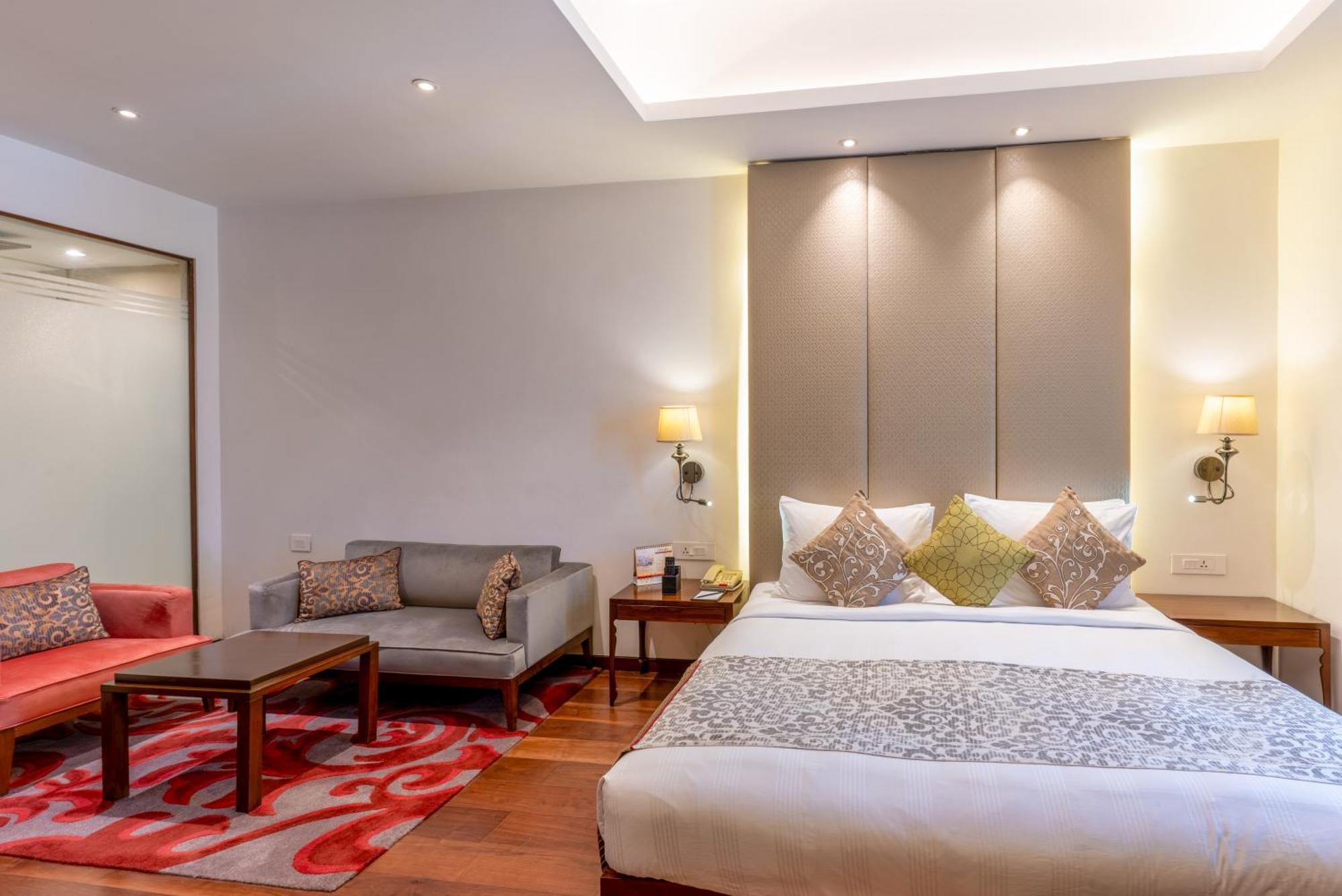 Pride Plaza Hotel, Calcutta Extérieur photo A suite at the hotel