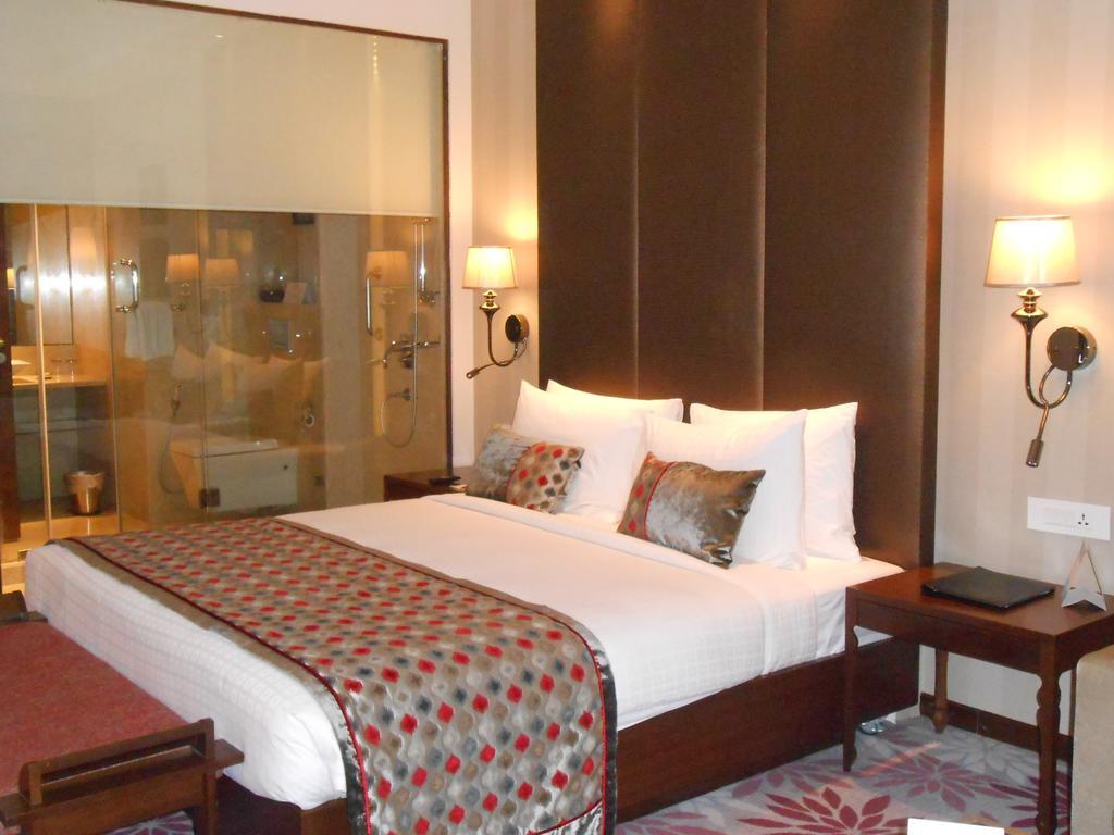 Pride Plaza Hotel, Calcutta Extérieur photo A room at the Taj Bengal