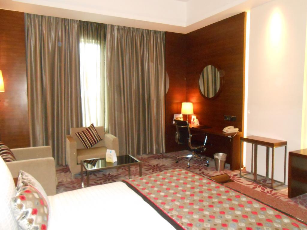 Pride Plaza Hotel, Calcutta Extérieur photo A room at the Taj Bengal