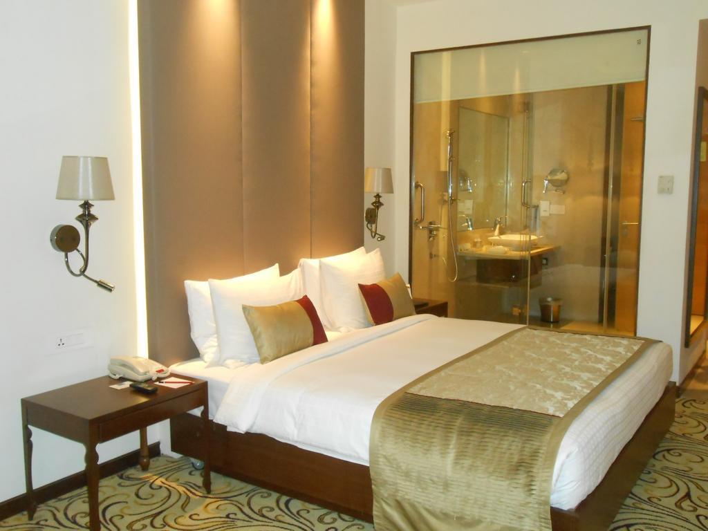 Pride Plaza Hotel, Calcutta Extérieur photo A room at the Taj Bengal