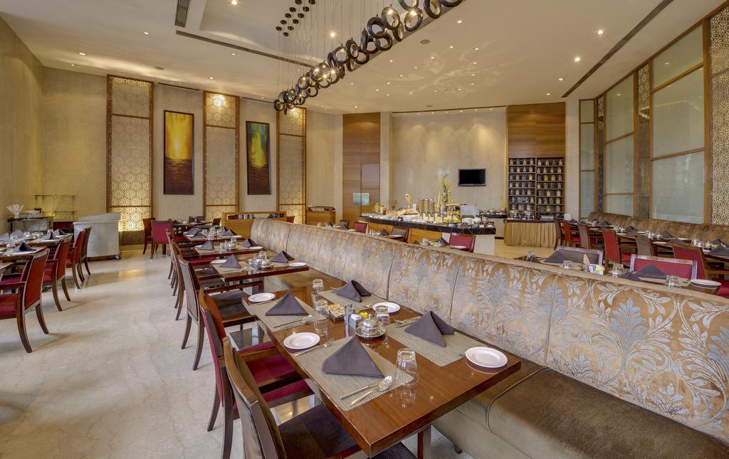 Pride Plaza Hotel, Calcutta Extérieur photo The Park, New Delhi