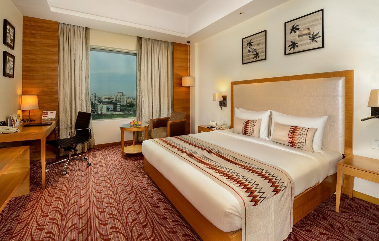 Pride Plaza Hotel, Calcutta Extérieur photo A room at the hotel