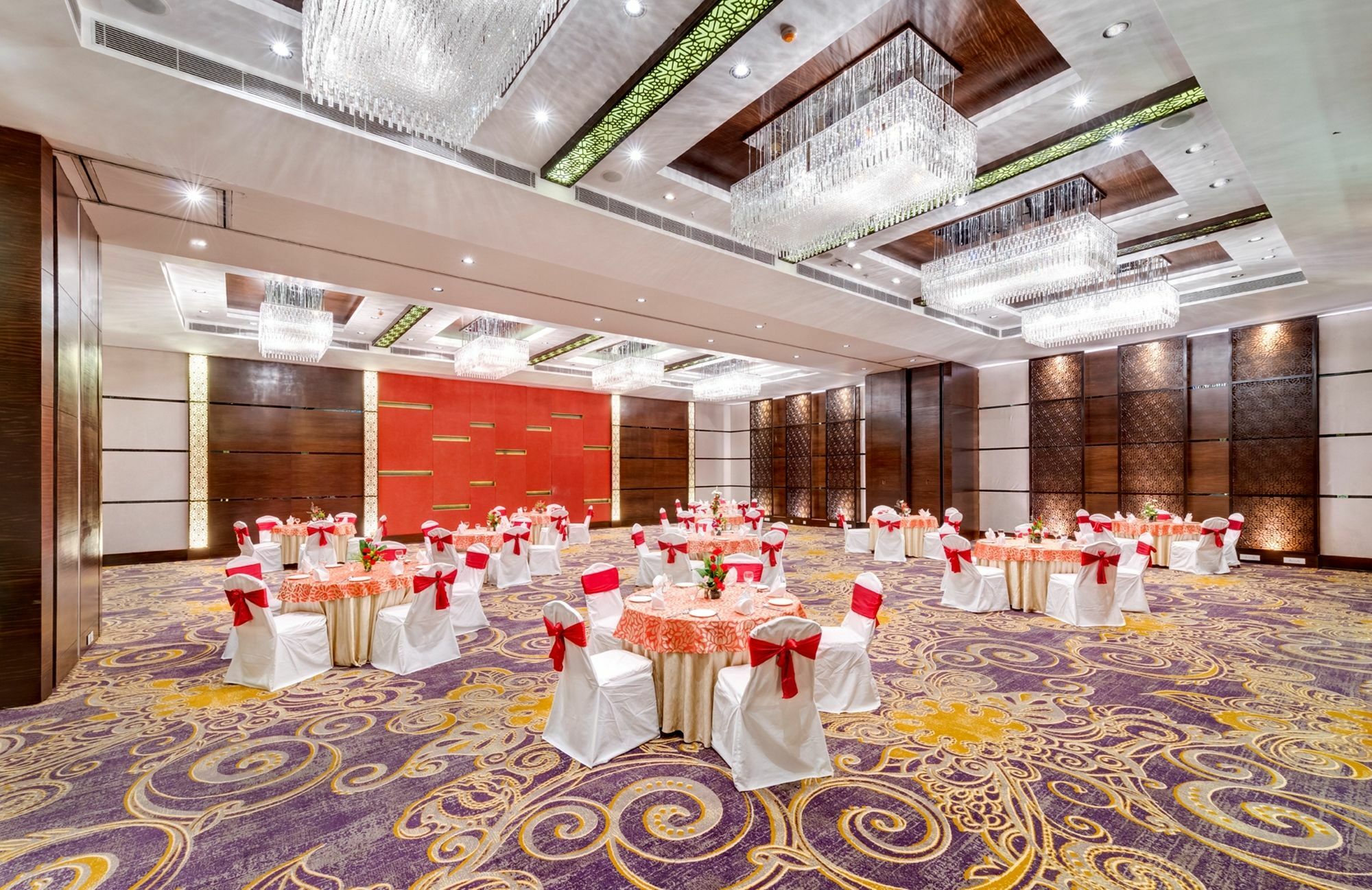 Pride Plaza Hotel, Calcutta Extérieur photo The Grand Ballroom