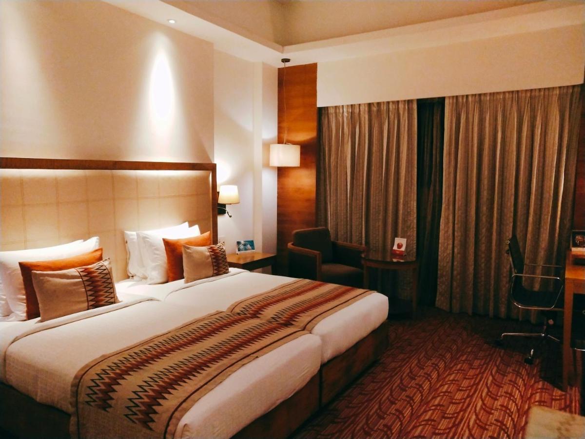 Pride Plaza Hotel, Calcutta Extérieur photo A room at the Taj Bengal